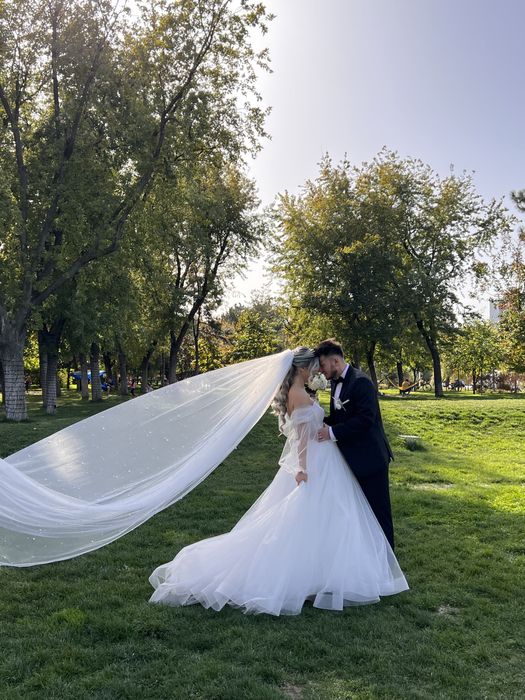 Rochie de mireasa cu perle si maneci detasabile