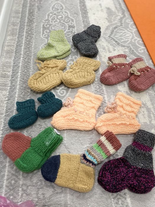 Продам вязаные носки разного размера ,детские по 300тенге