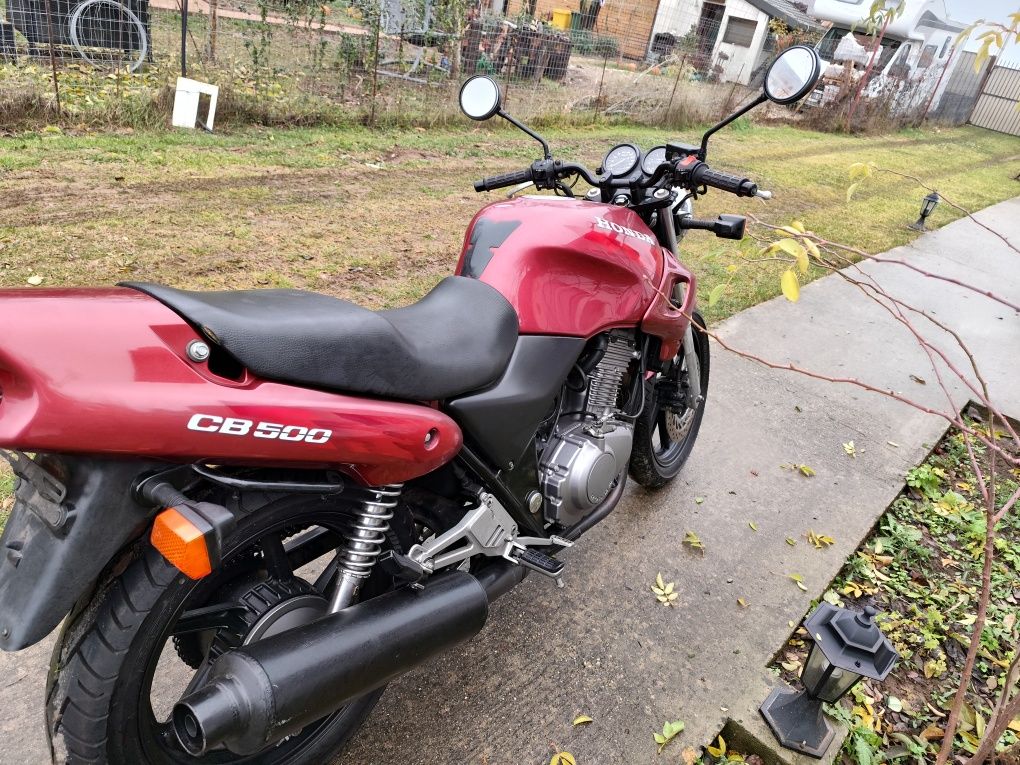 Motocicleta Honda CB 500 și scuter Znen 125