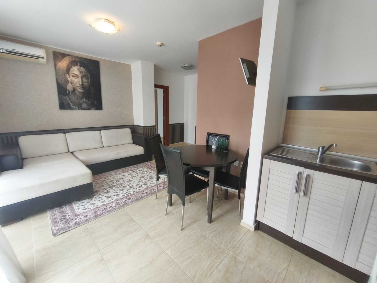 Продава се Двустаен апартамент в к.к. Слънчев бряг - 66 кв.м за 1061 €/кв.м - Снимка #2