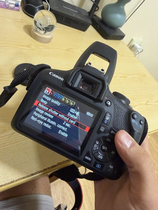 Canon EOS 2000D + обектив