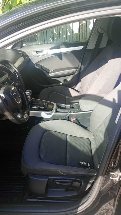 Dezmembrez Audi A4 B8 2.0 tdi caga 2010