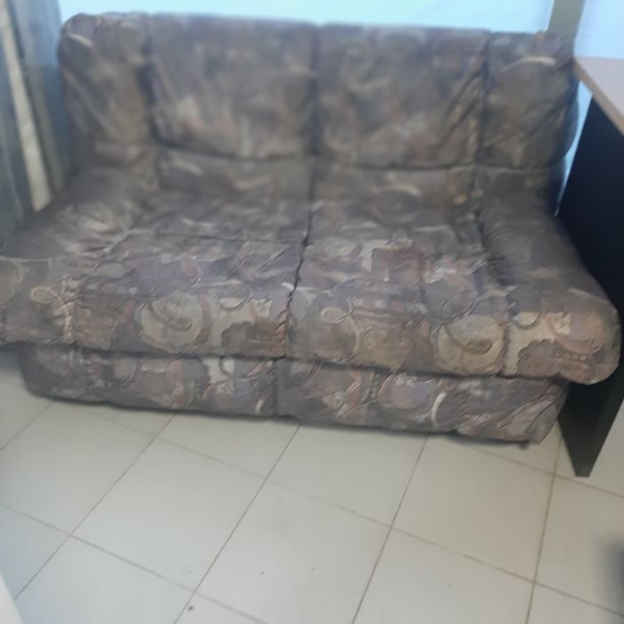 Продавам офис обзавеждане в идеално състояние