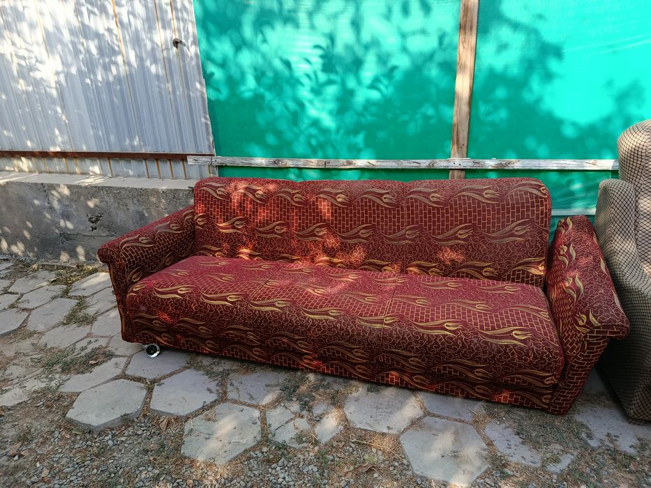 Диван мягкий в хорошем состоянии