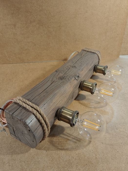 Decoratiune corp iluminat lemn masiv