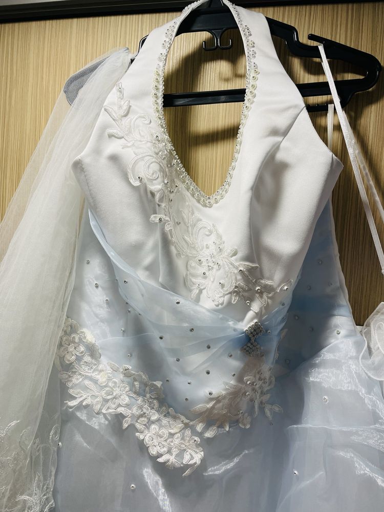 Rochie mireasa cu albastru