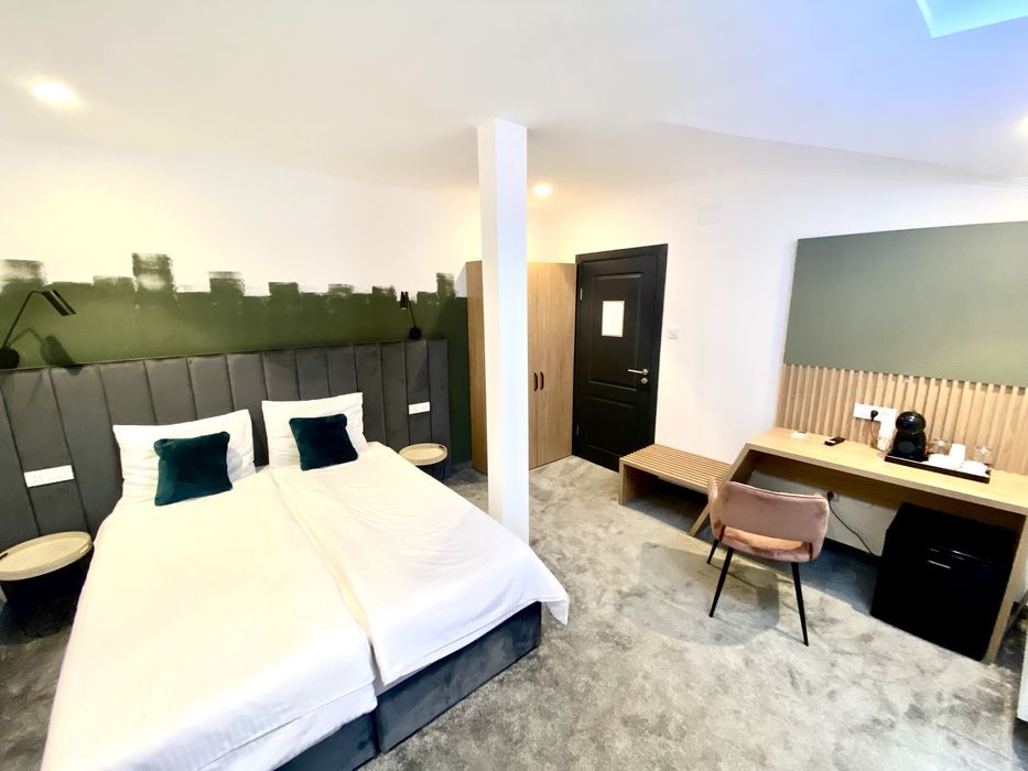 Vand pensiune 8 camere in centru