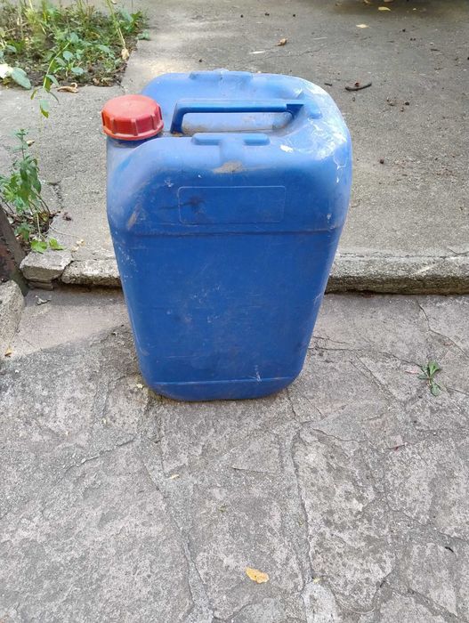 Варели 200 литра цена 10лв. и туби 20 литра цена 2лв. договаряне