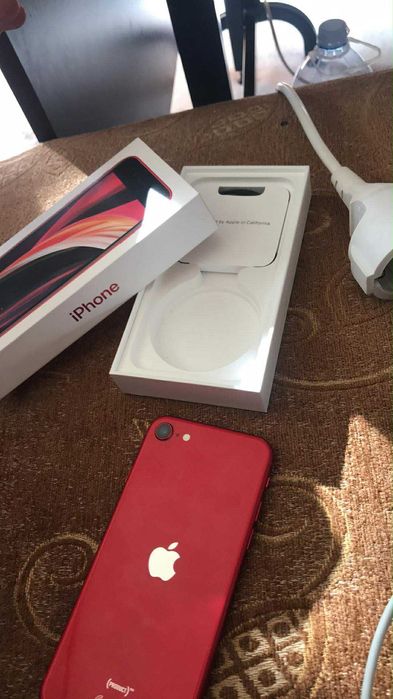 iPhone SE 2020 Red Product