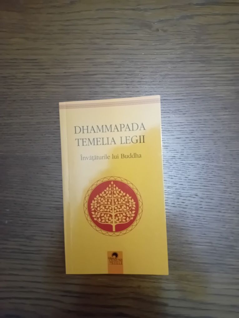 Vând cartea Dhammapada
