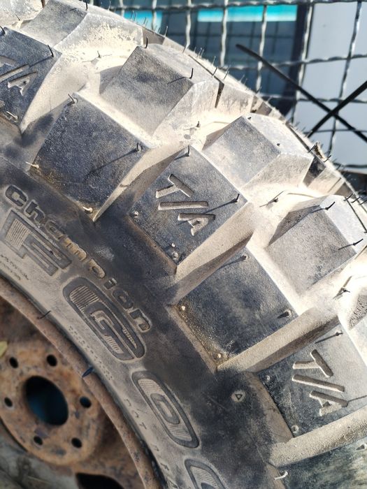 215/80r16. Și 255/70r16