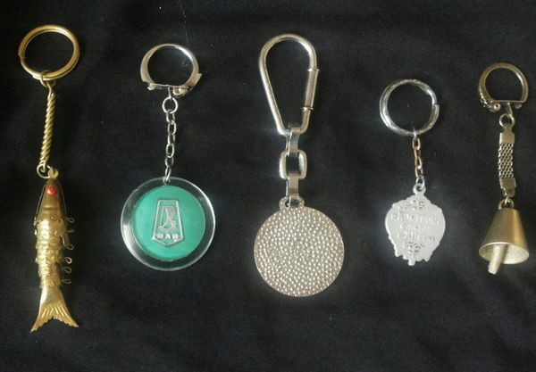 Ключодържатели и значки от Съветския съюз и значки от България