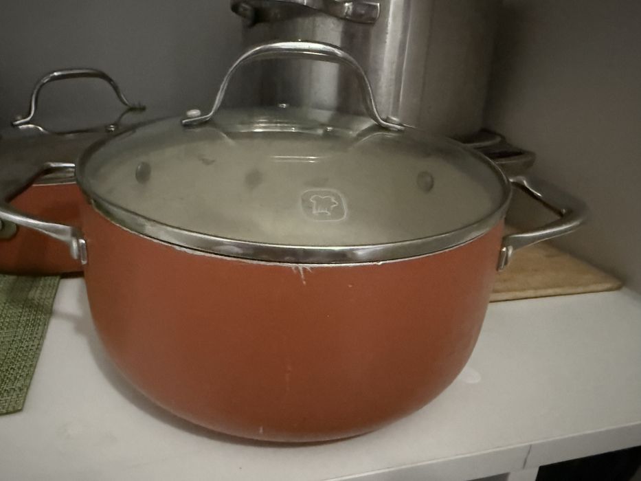 Кастрюли сковородки