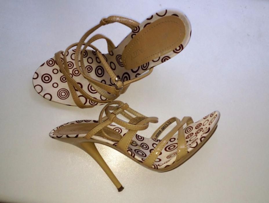 Туфли-босоножки очень удобные и красивые