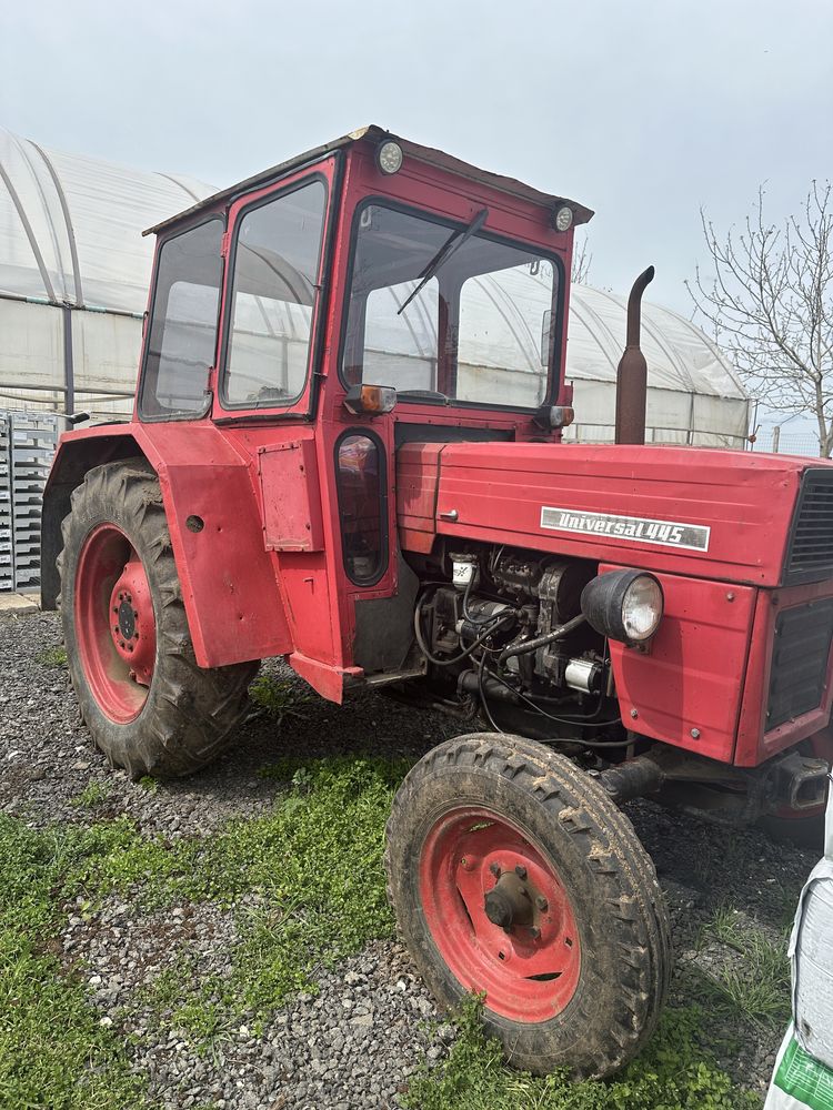 Tractor Universal 445