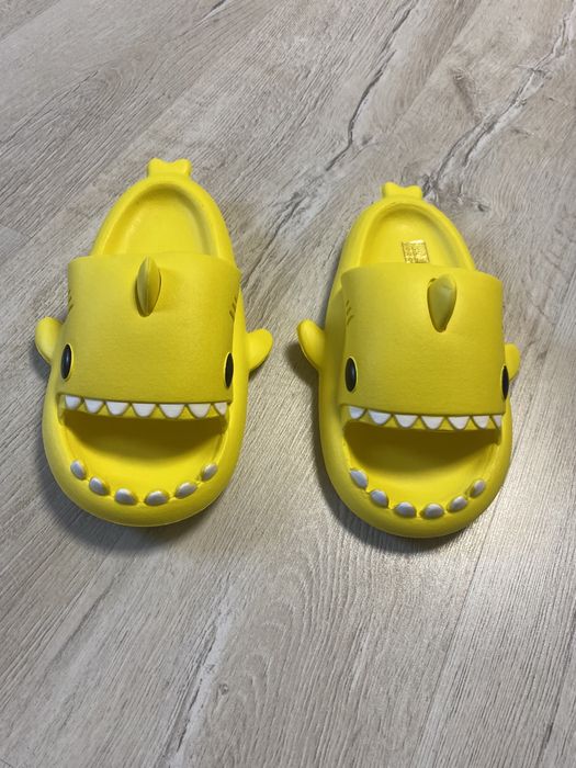 Papuci rechin - shark slippers