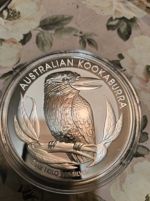 Сребърни монети 1 кг и по 1 унция