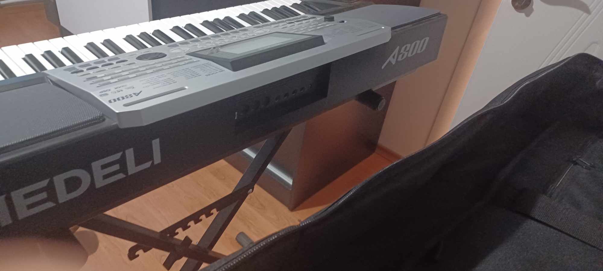 Синтезатор Medeli A800