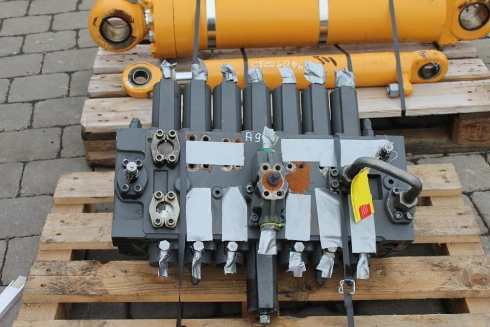 distribuitor hidraulic second hand pentru liebherr a934 c