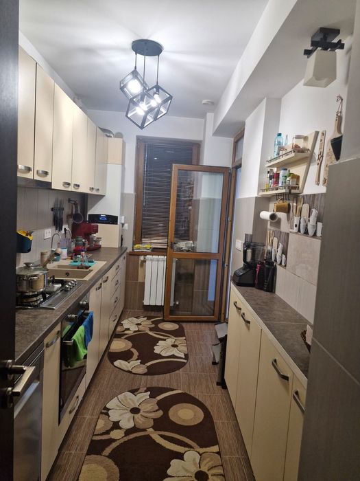 Apartament 3 camere mobilat si utilat la parter