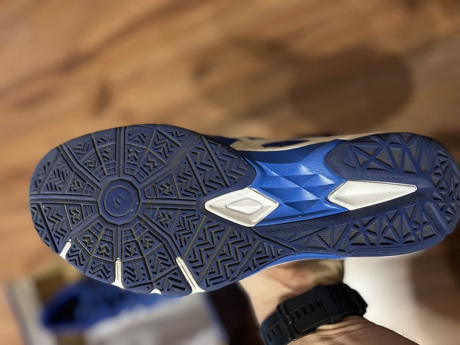 Асикс обувки за скуош и бадминтон (и други спортове на закрито)