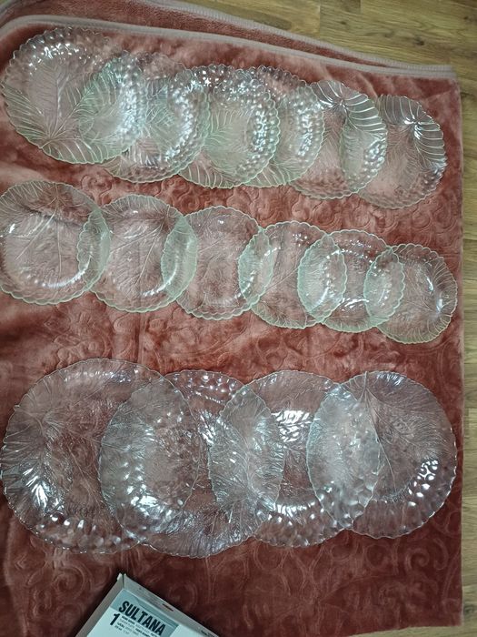 Посуда (пластмассовые чашки и эмалированные)