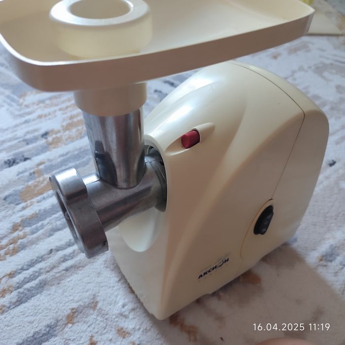 Продам электромясорубку