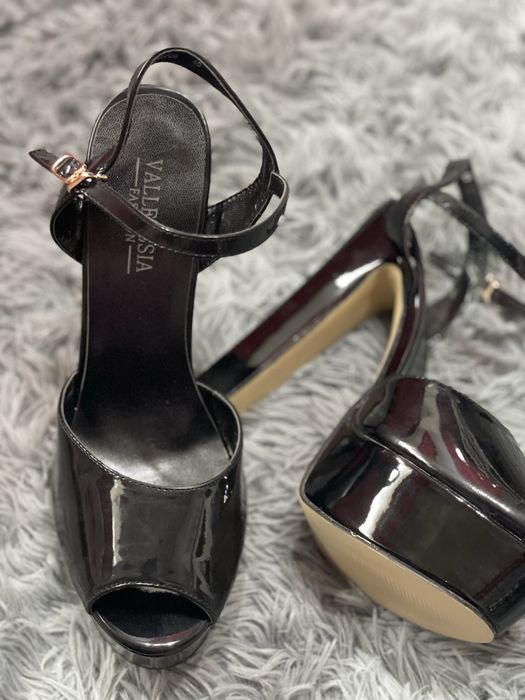 Туфли на высоком каблуке , 39 р