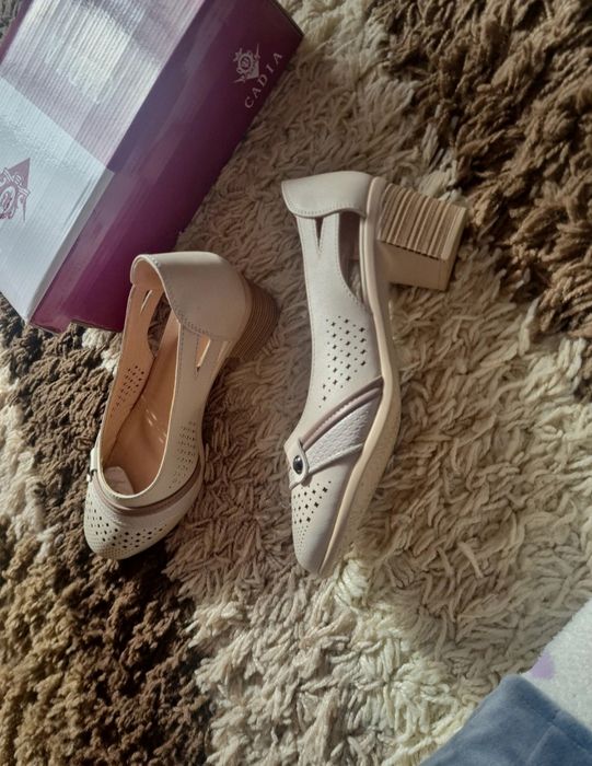 Pantofi dama crem