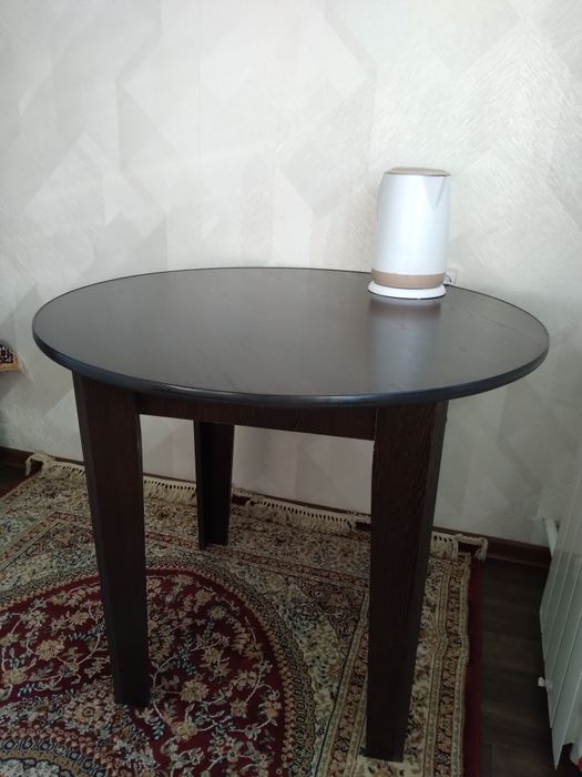 Продам стол р 90 * 75 см