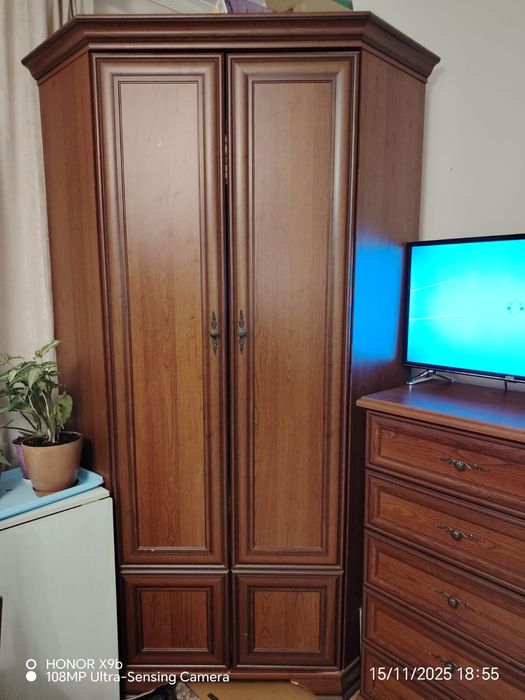 Продам шкаф и комод.