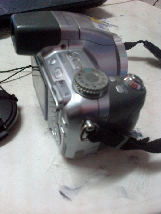 фотоапарат SONY с нови батерии ,
 има калъф.