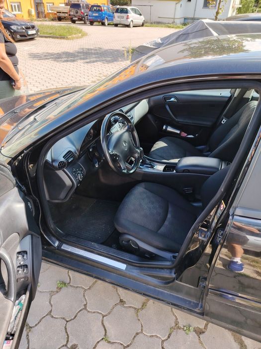 Vind mercedes c class 2.2 150hp