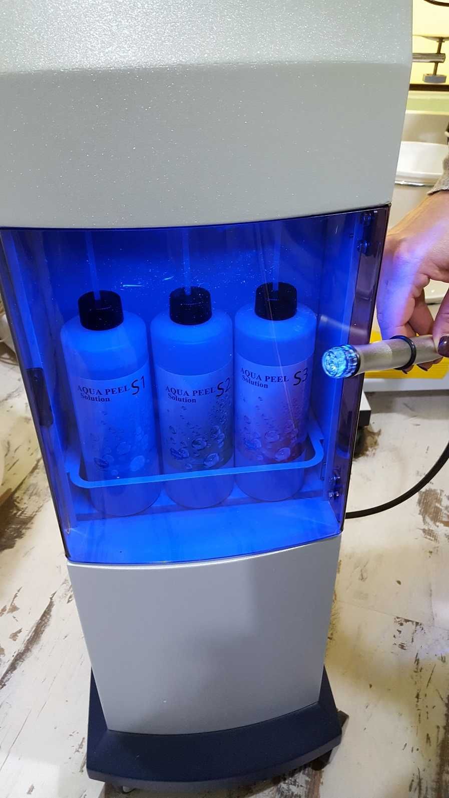 AQUA PEEL 2.0 Hydrafacial Вакуумен хидропилинг - козметичен апарат