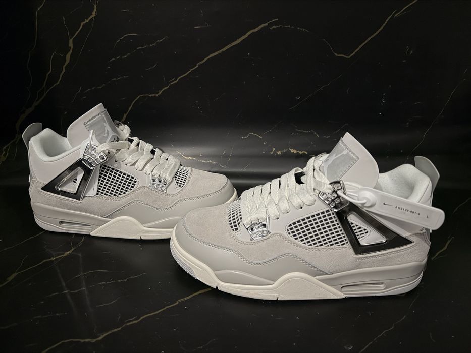 Jordan 4 frozen moments