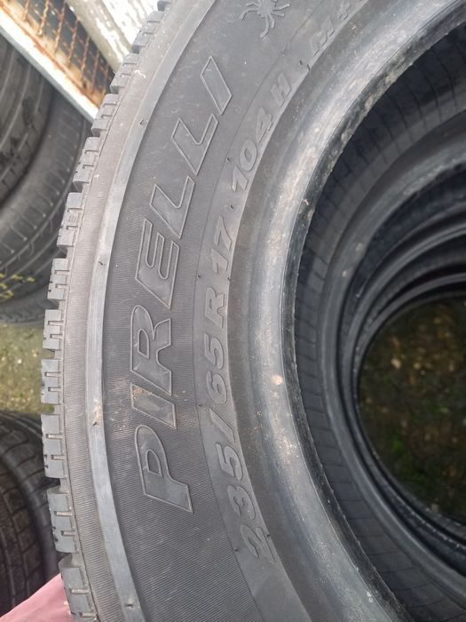 Pirelli 235/65/17 4 броя зимни