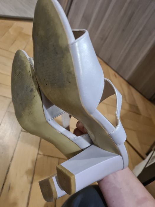 Sandale de piele cu toc