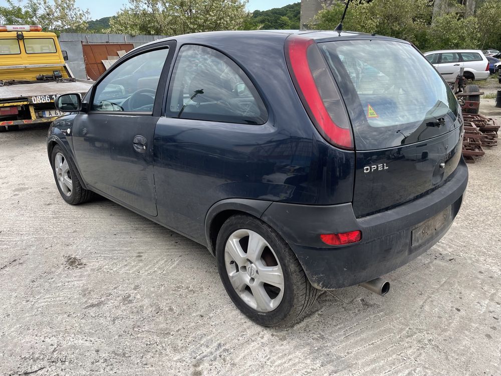 Opel Corsa C 1.0 12v 58hp 2002г На Части