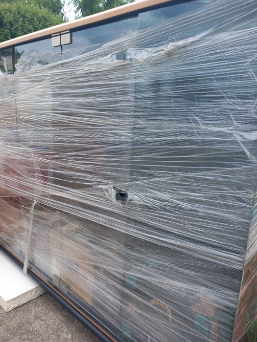 Vând vitrina frigorifica verticala