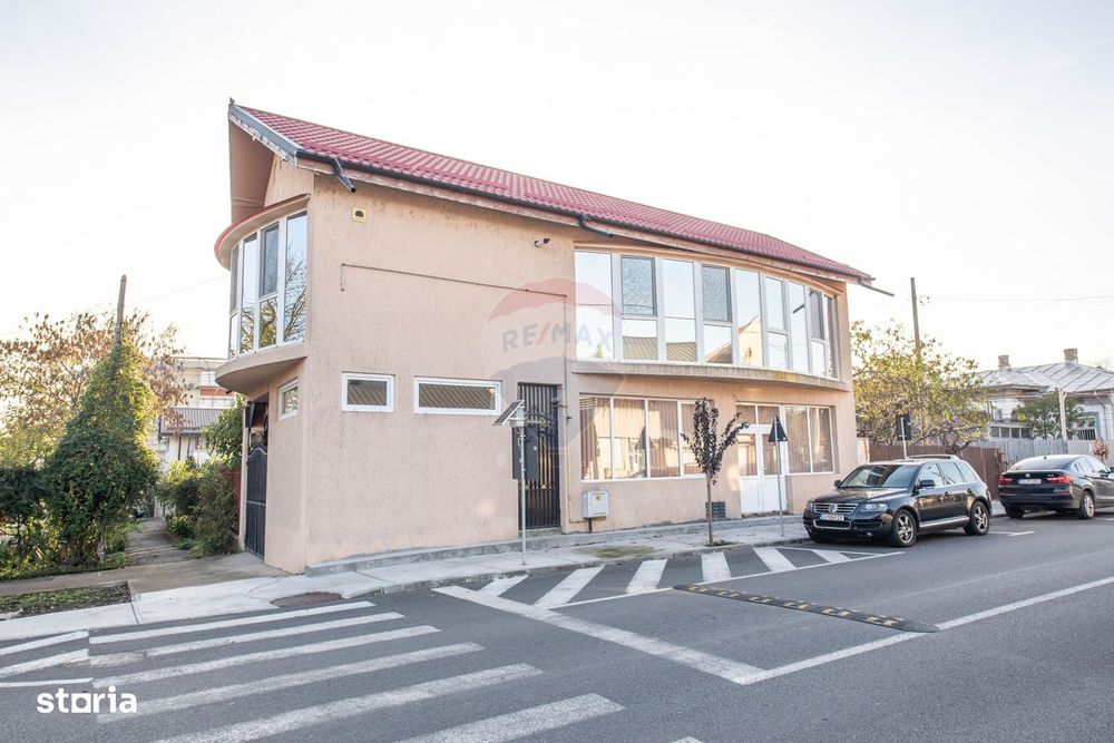 Casa Vila cu 4 camere de vanzare 157 mp, comercial, birou, rezidential