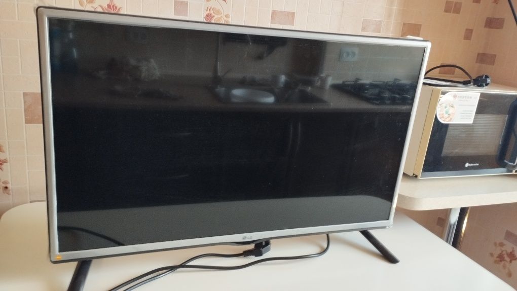 Tелевизор. LG 32 LF 550U