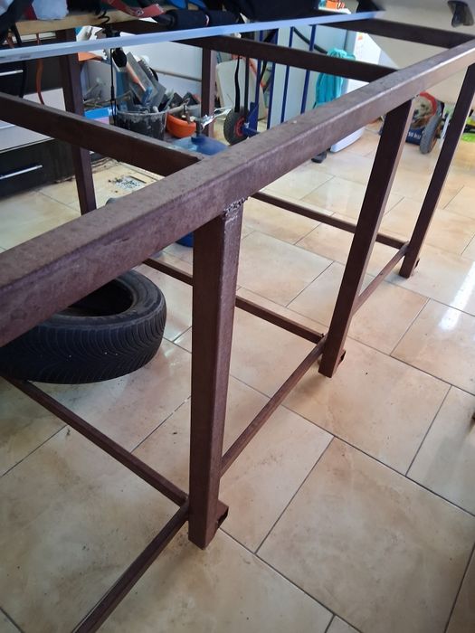 Vând schelet masa de fier