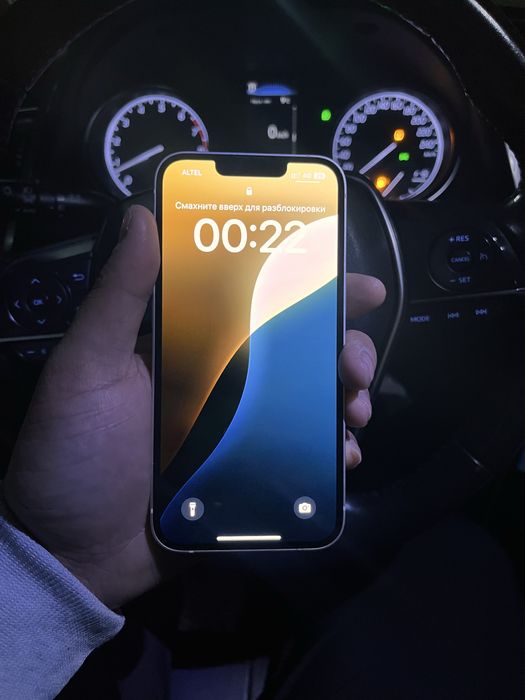 iPhone 13 в отличном состоянии