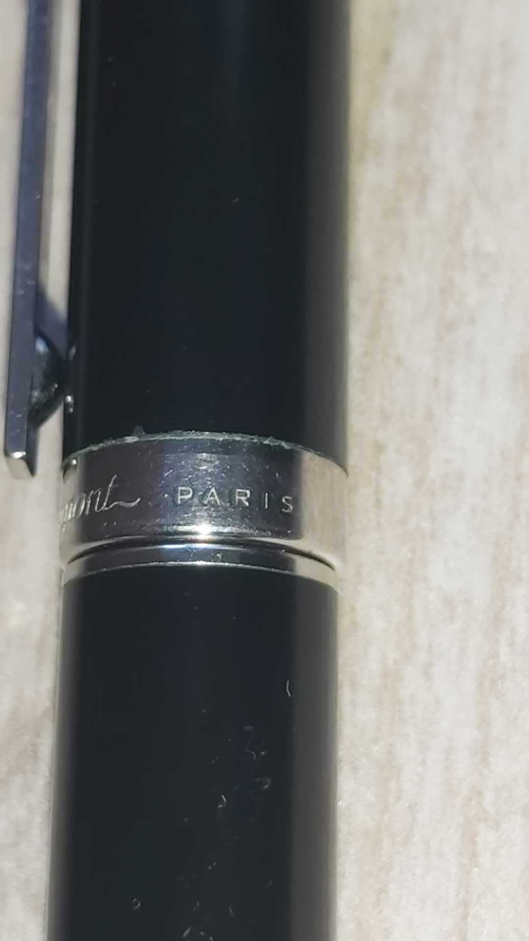 Vând creion mecanic original S.T. Dupont placat aur, finisaj lac negru