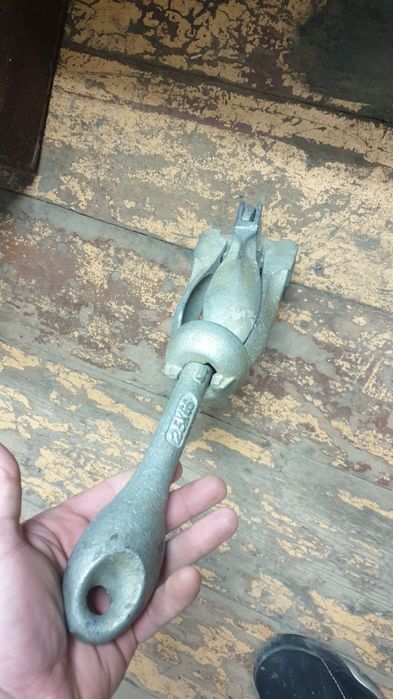 Продам якорь вес 2.5 кг в отличном состоянии