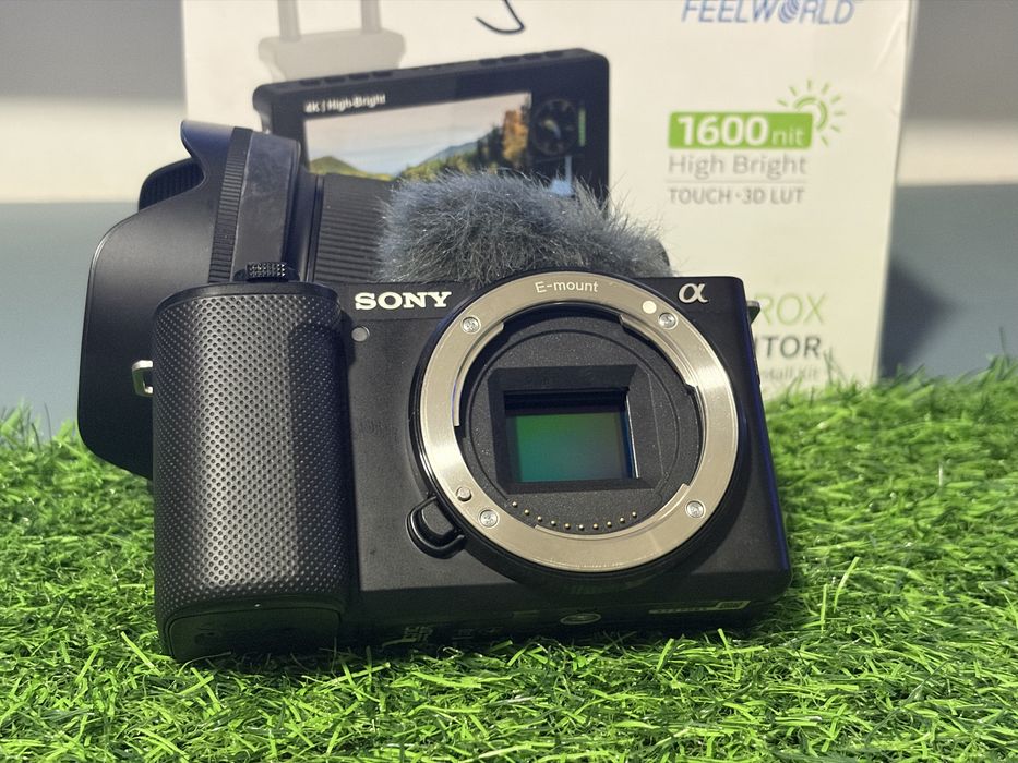 Sony ZV E10 + Sigma 16mm F1.4