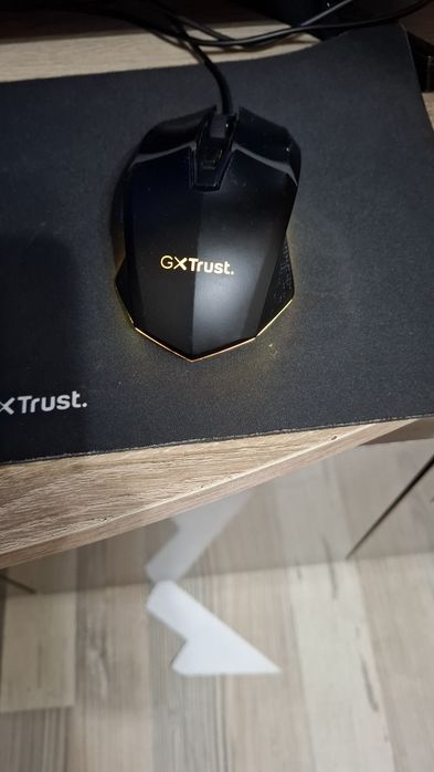 Комплект клавиатурата и мишка