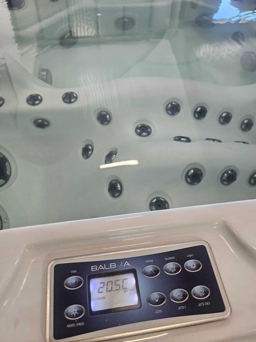 Jacuzzi 6-7 Persoane