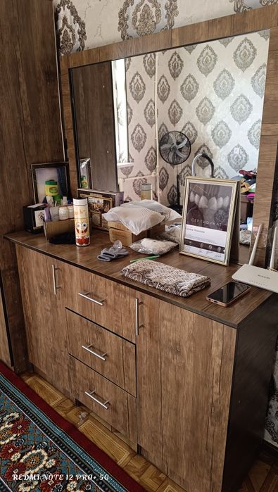 Shkaf bilan tryumoʻ sotiladi holati yangi alo darajada