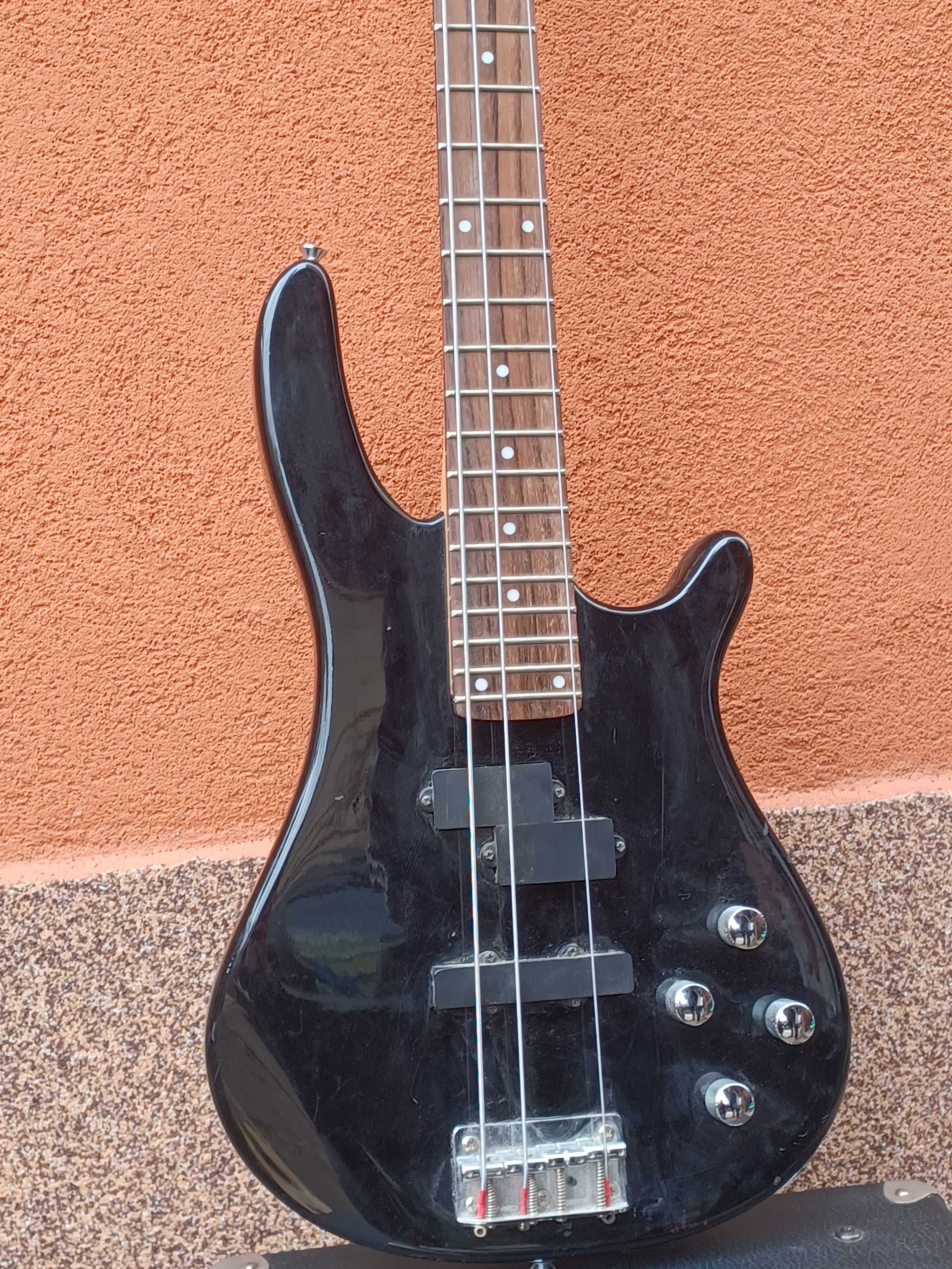 Бас китара Vision и усилвател Fender